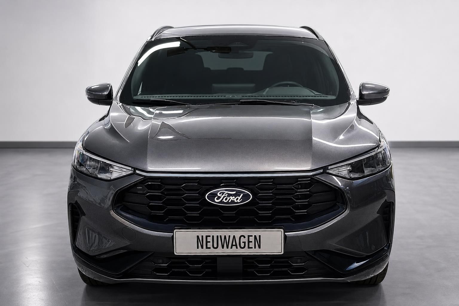Ford Kuga grau metallic Frontansicht Neuwagen im Autohaus