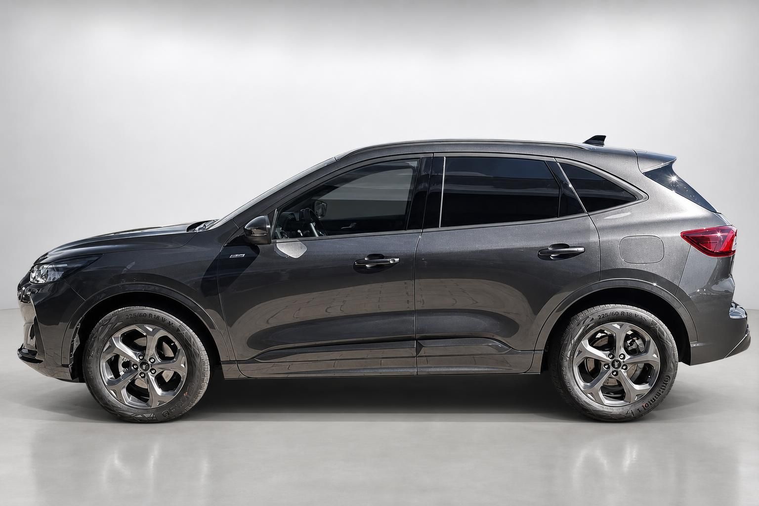Ford Kuga grau Seitenansicht SUV mit Leichtmetallfelgen