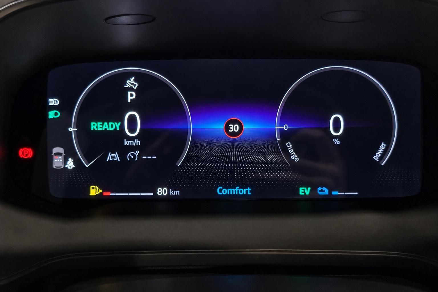 Digitales Kombiinstrument eines Mitsubishi Elektrofahrzeugs mit Ready-Anzeige