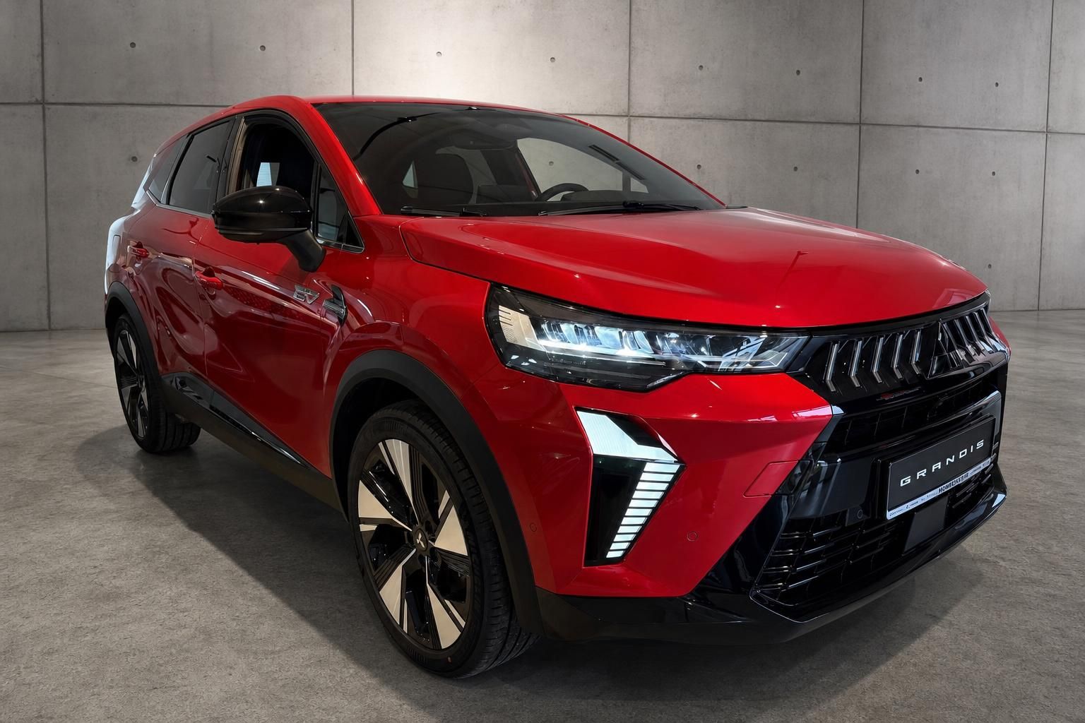 Mitsubishi Grandis EV in Rot, Frontansicht mit markantem Kühlergrill