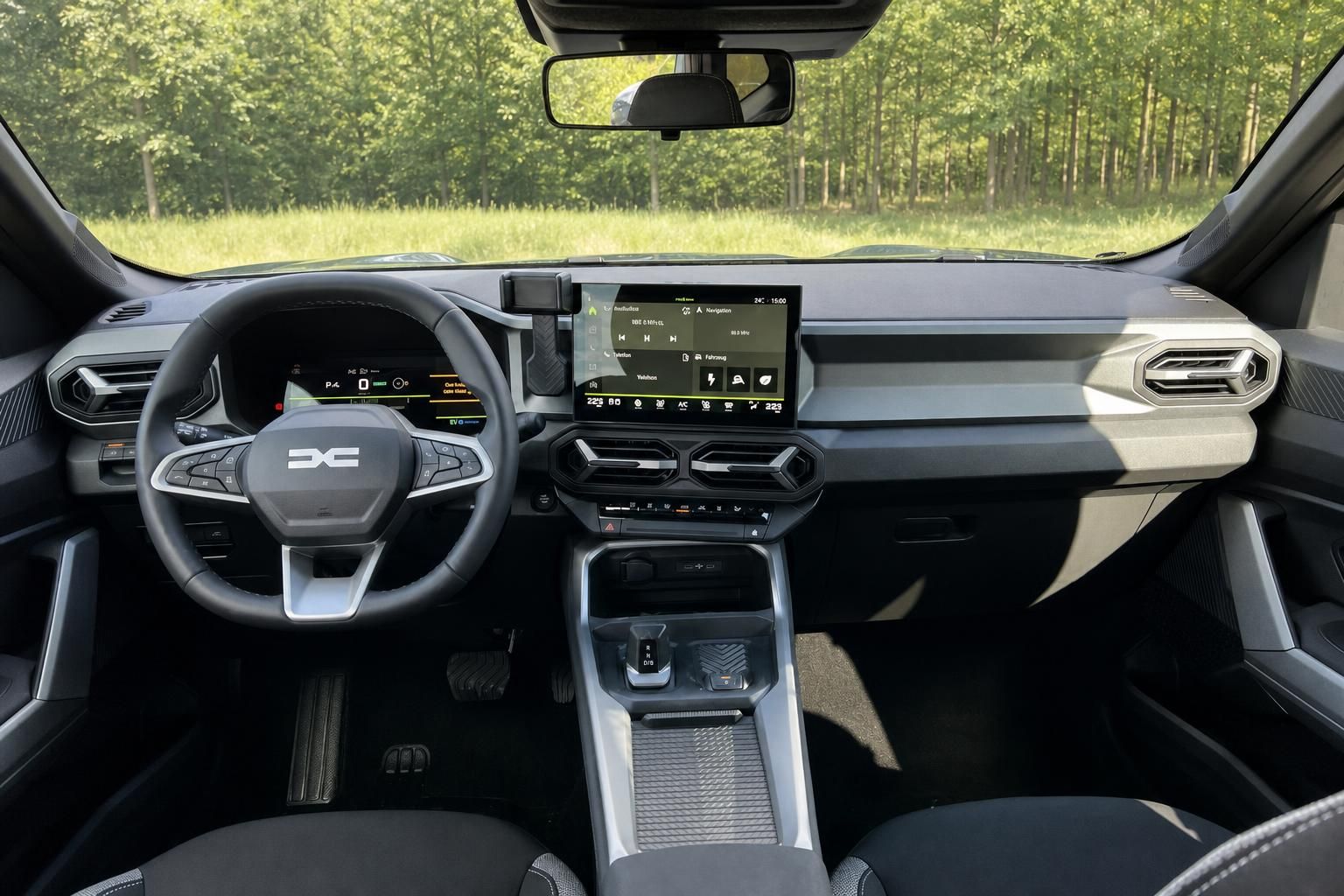 Dacia Bigster Armaturenbrett mit digitalem Cockpit, zentralem Touchscreen und modernem Interieur-Design
