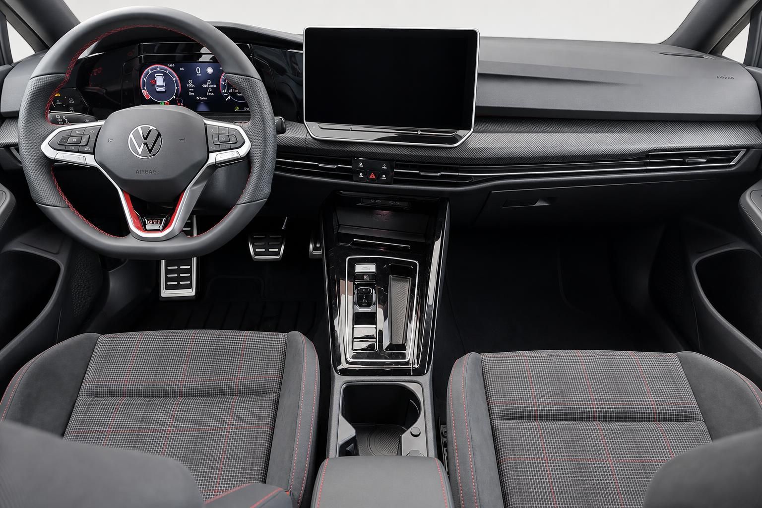 VW Golf GTI Innenraum mit Sportsitzen, Lenkrad und Infotainment-Display