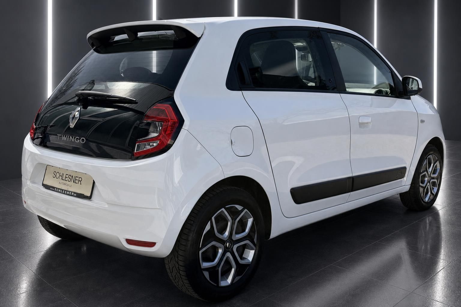 Renault Twingo weiß Heck-Seitenansicht mit Alufelgen