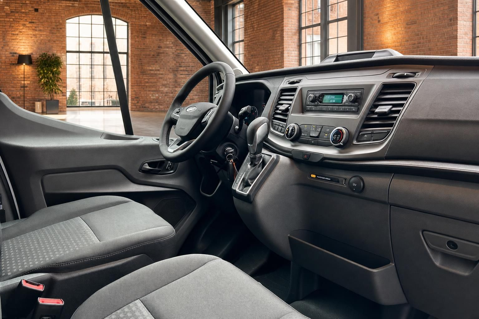 Ford Transit Armaturenbrett mit Automatikschaltung und Radio