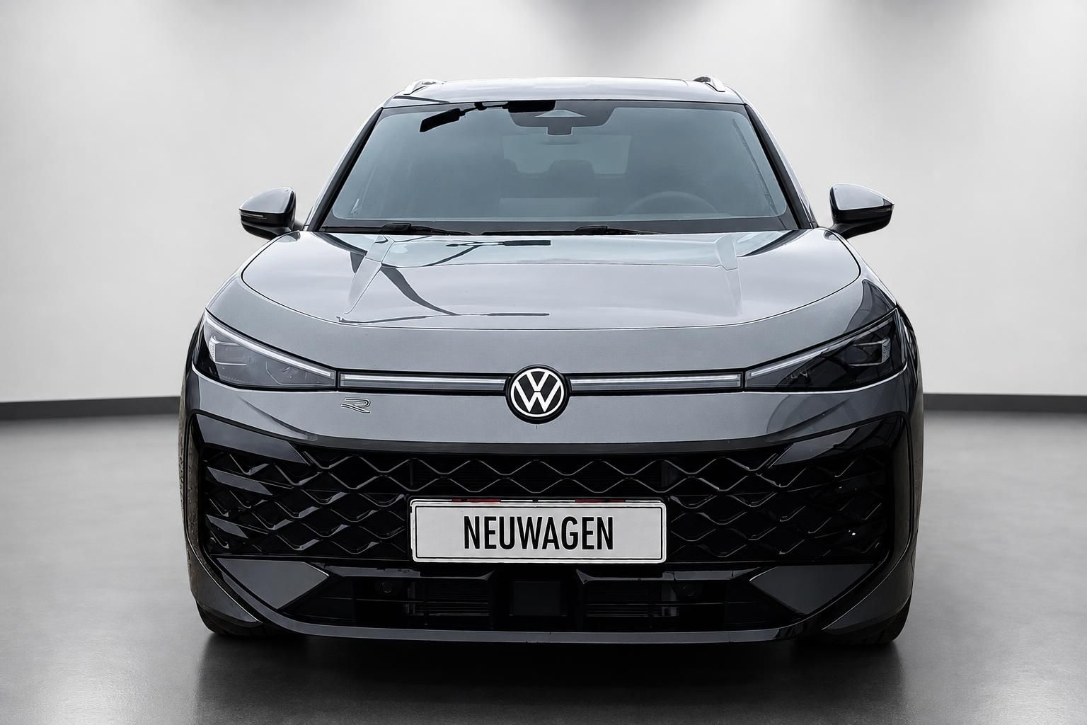 VW T-Roc R Neuwagen, Frontansicht mit VW Logo