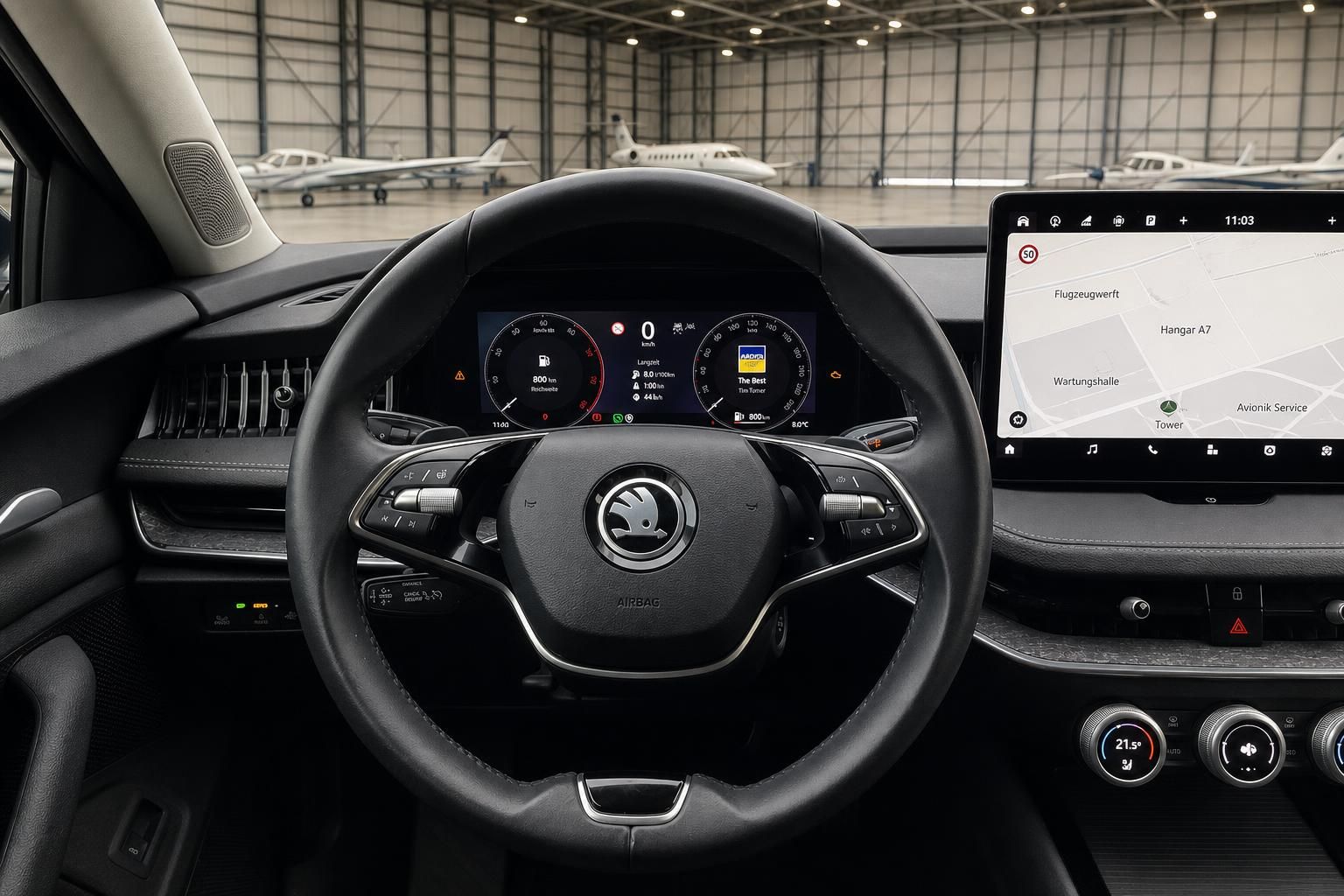 Skoda Fahrercockpit mit Lenkrad, Instrumententafel und Infotainment-System
