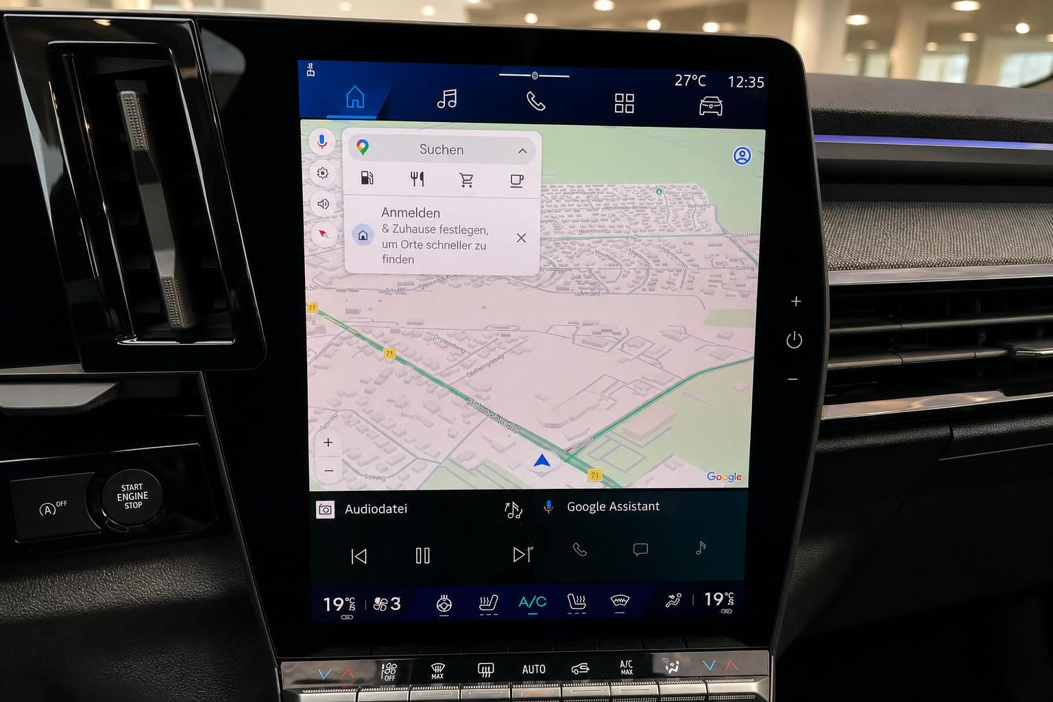 Renault Infotainment Touchscreen mit Google Maps Navigation