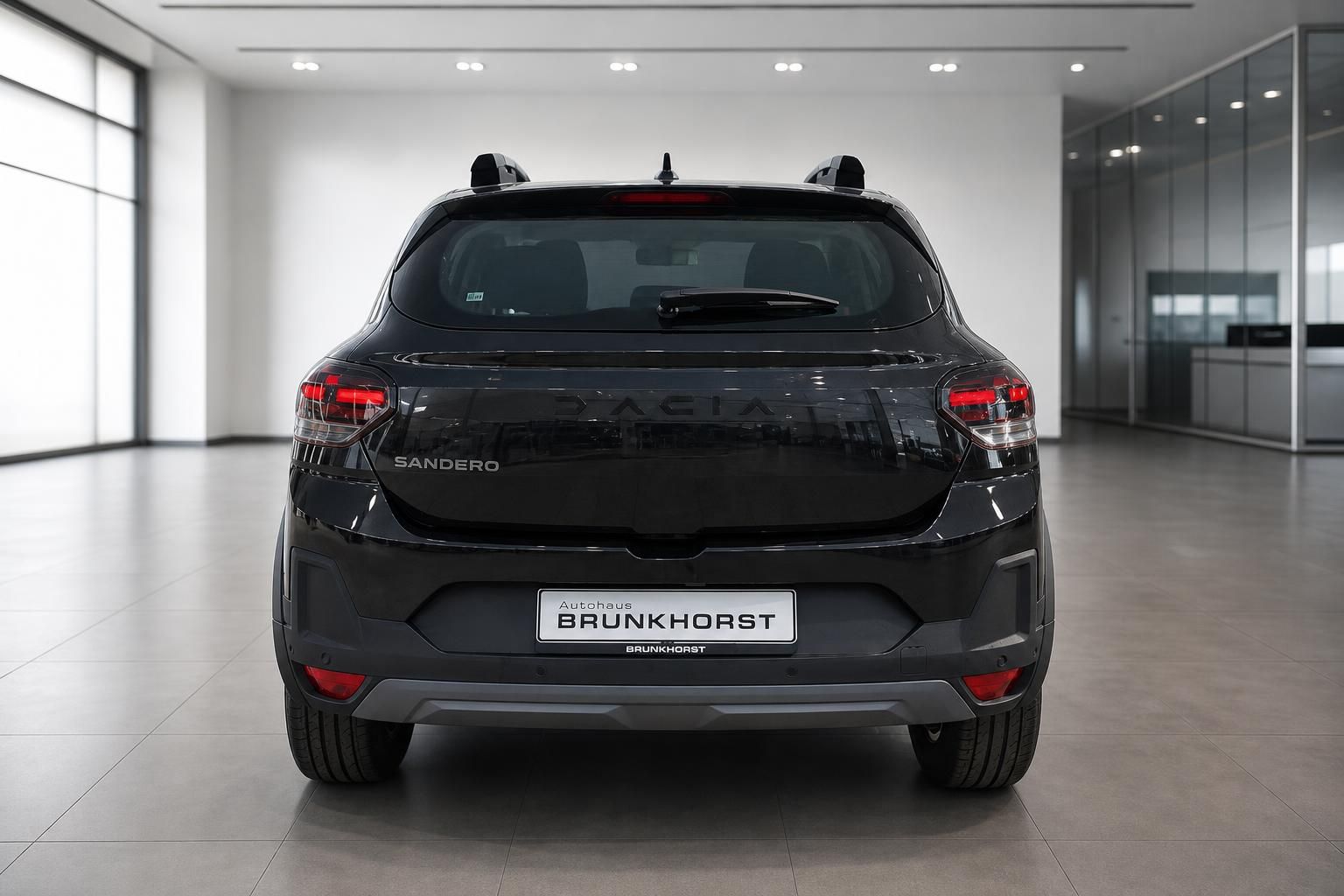 Dacia Sandero Stepway schwarz Heckansicht im Autohaus Brunkhorst