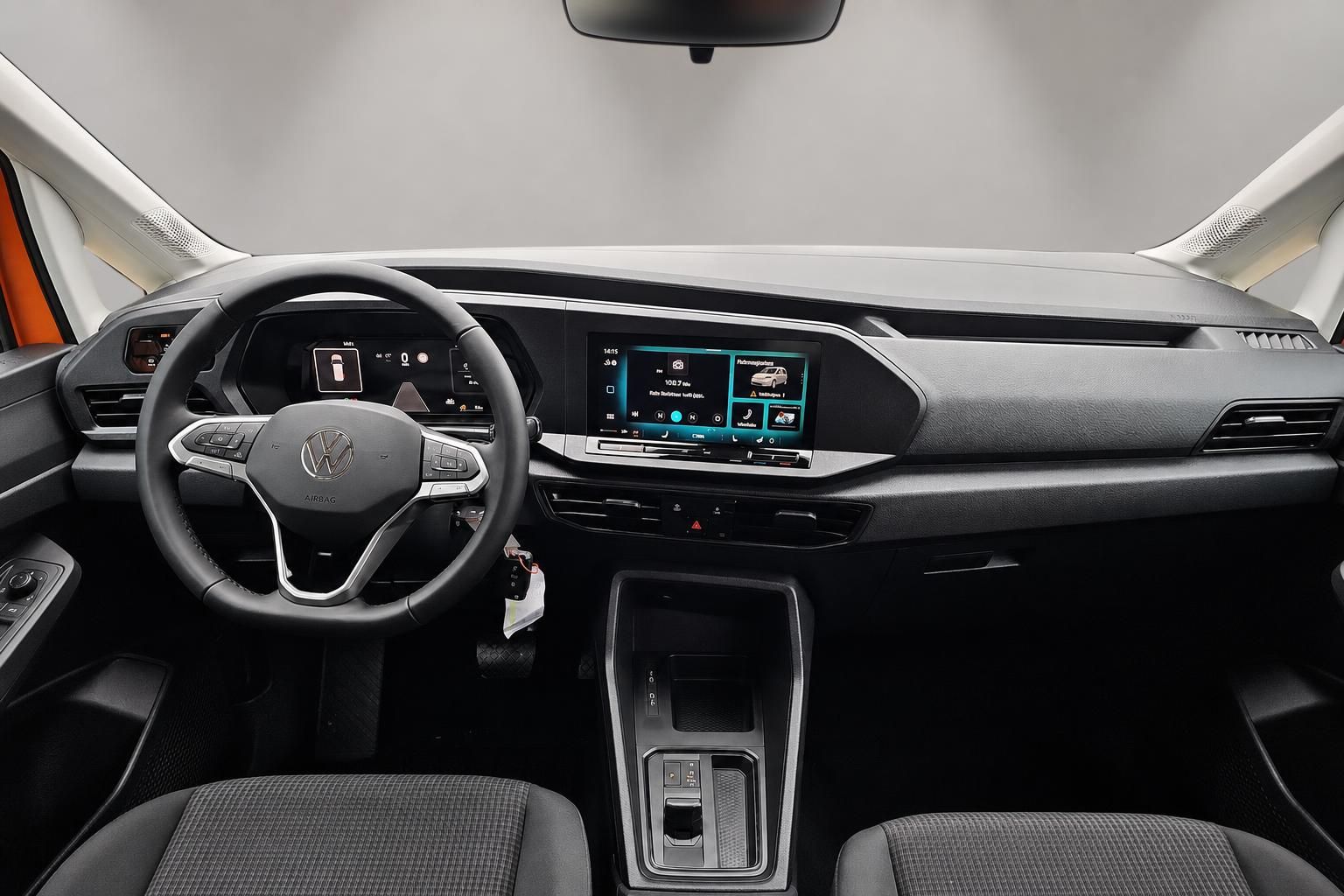 VW Caddy Cockpit mit Lenkrad, Digitaltacho und Infotainment-Display
