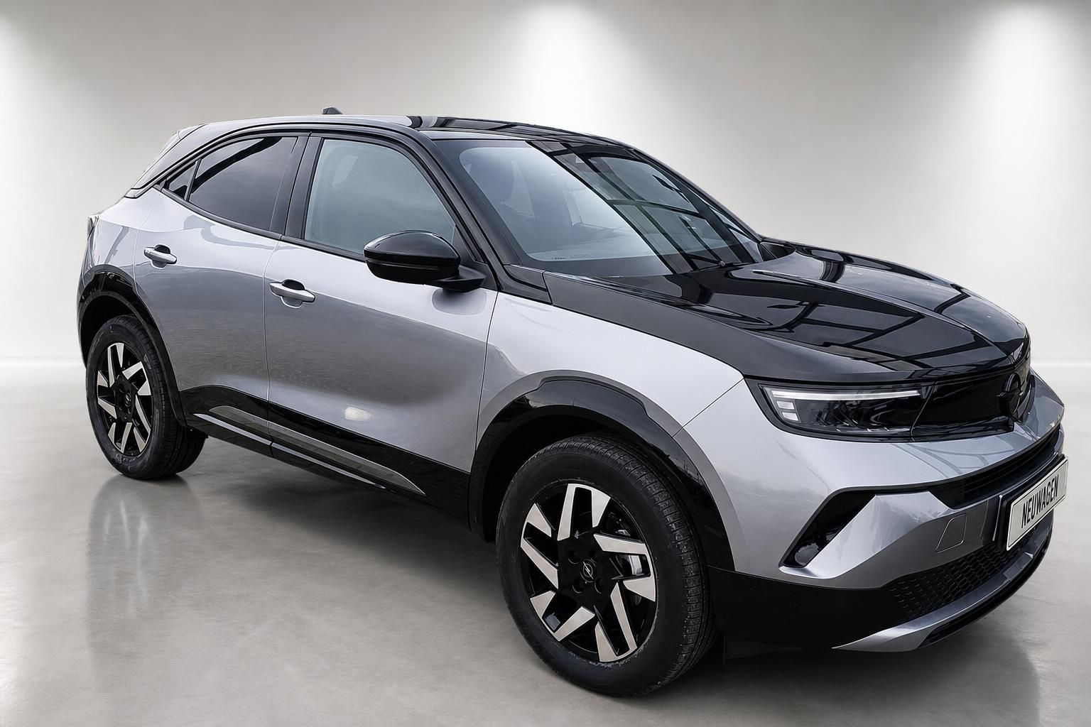 Opel Mokka grau, Frontansicht seitlich mit schwarzer Motorhaube