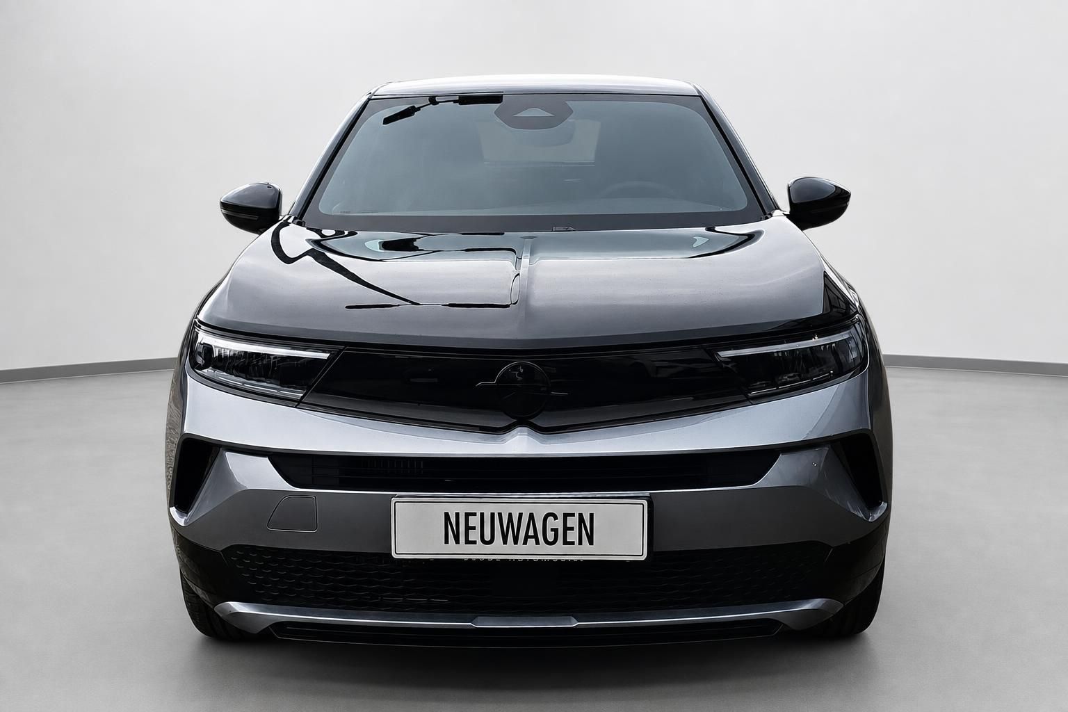 Opel Mokka Frontansicht direkt, Kuehlergrill und Scheinwerfer im Detail