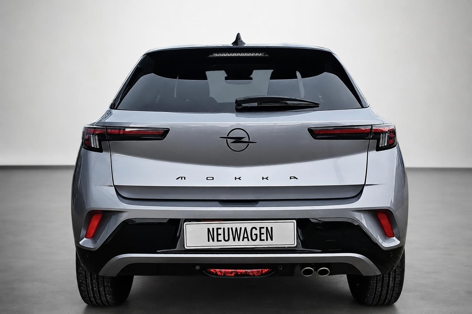 Opel Mokka Heckansicht mit Rueckleuchten und Logo