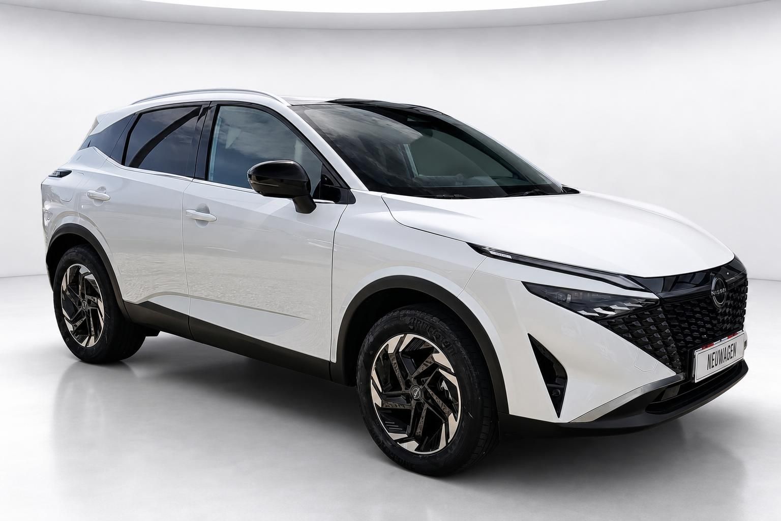 Nissan Qashqai weiß Frontansicht SUV Neuwagen Studio