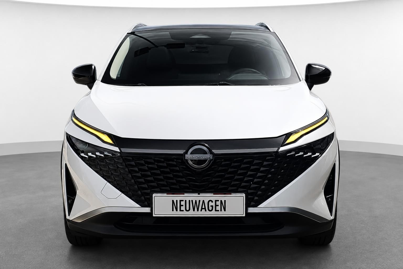 Nissan Qashqai Neuwagen weiß Frontansicht mit LED-Scheinwerfern