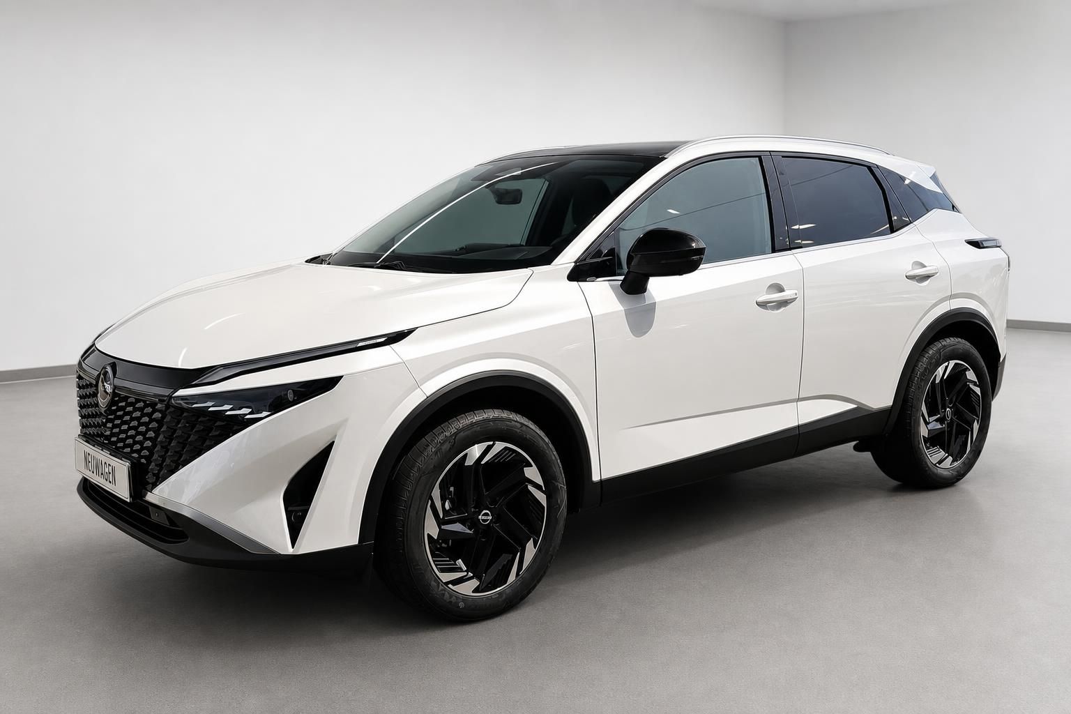 Nissan Qashqai weiß SUV Frontansicht schräg Neuwagen