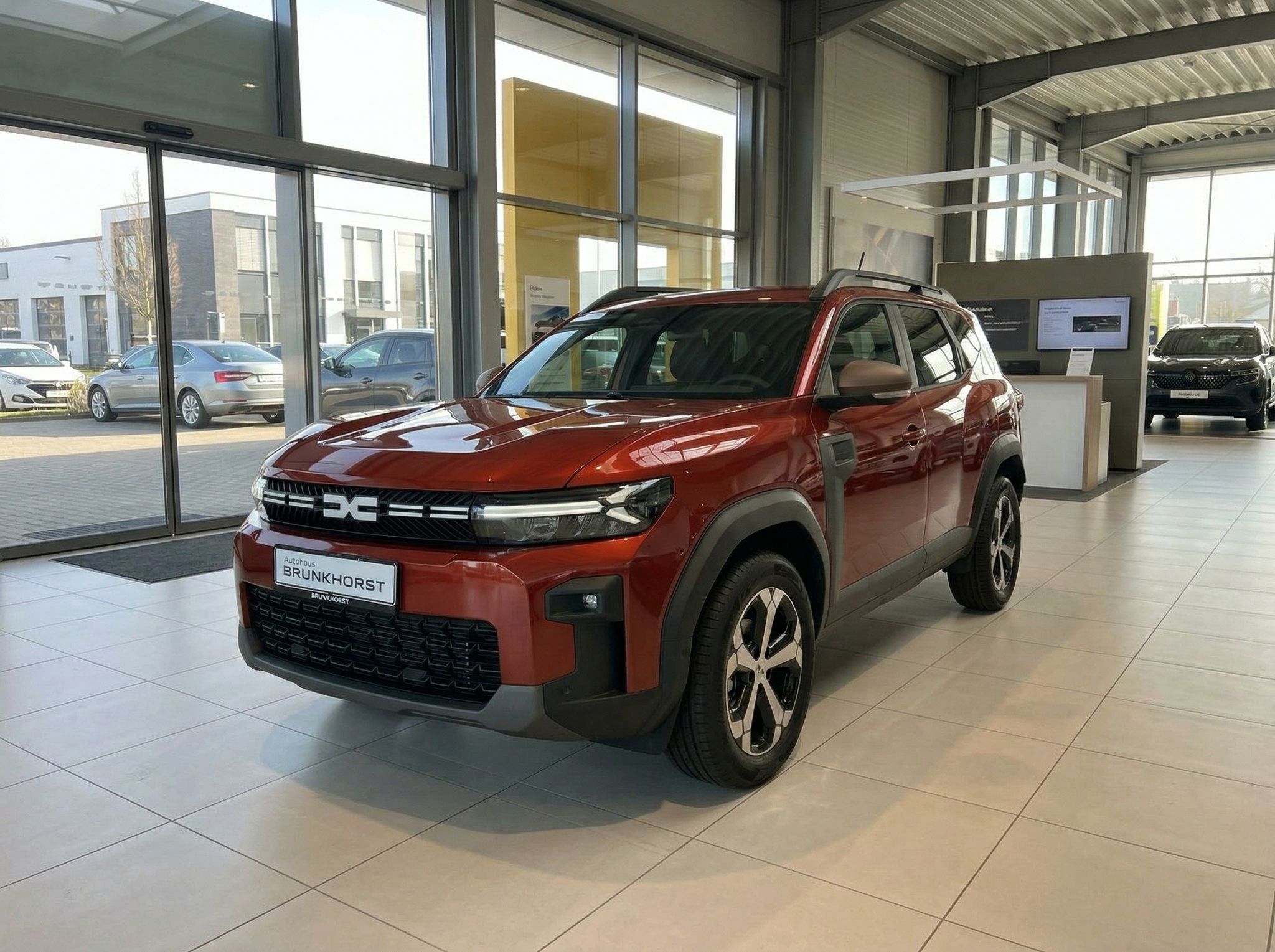 Roter Dacia Bigster SUV Ausstellungsfahrzeug im Autohaus Brunkhorst Showroom - Dreiviertel-Frontansicht