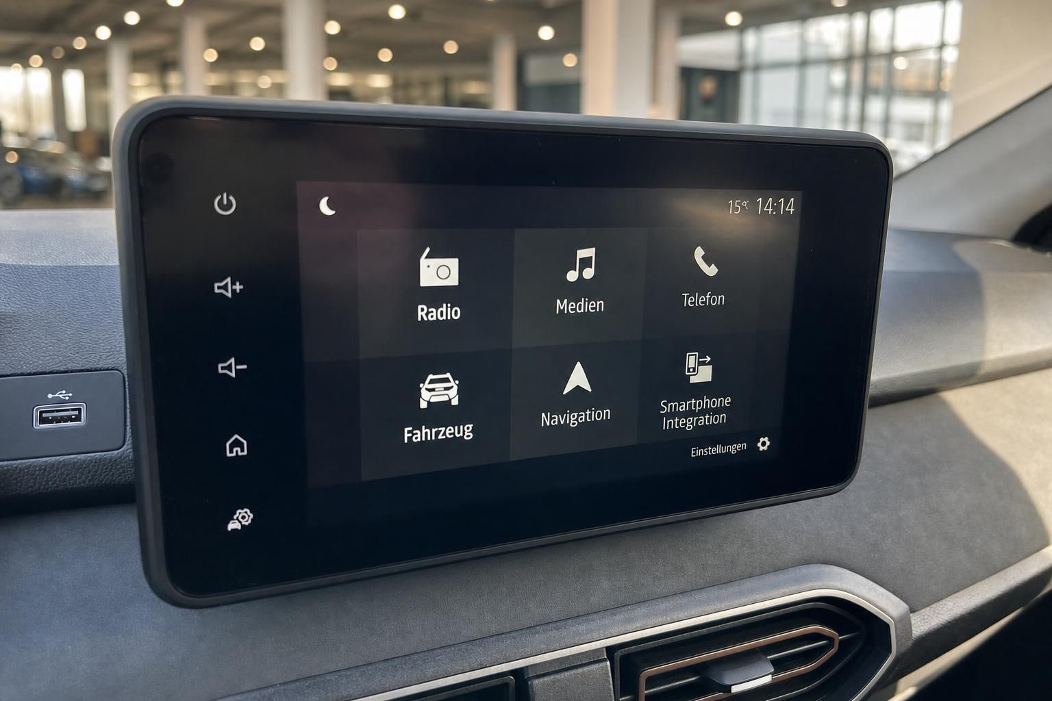 Dacia Infotainment-System mit Touchscreen-Display und Multimedia-Funktionen