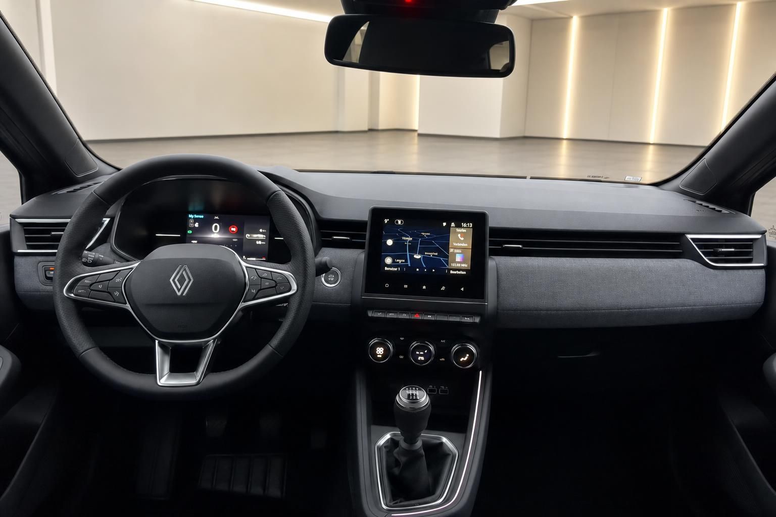 Renault Clio Cockpit - modernes Dashboard mit Touchscreen, Lenkrad und Schaltknauf