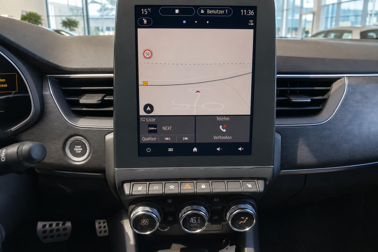 Infotainment-System mit Navigation und Touchscreen - moderne Fahrzeugtechnologie