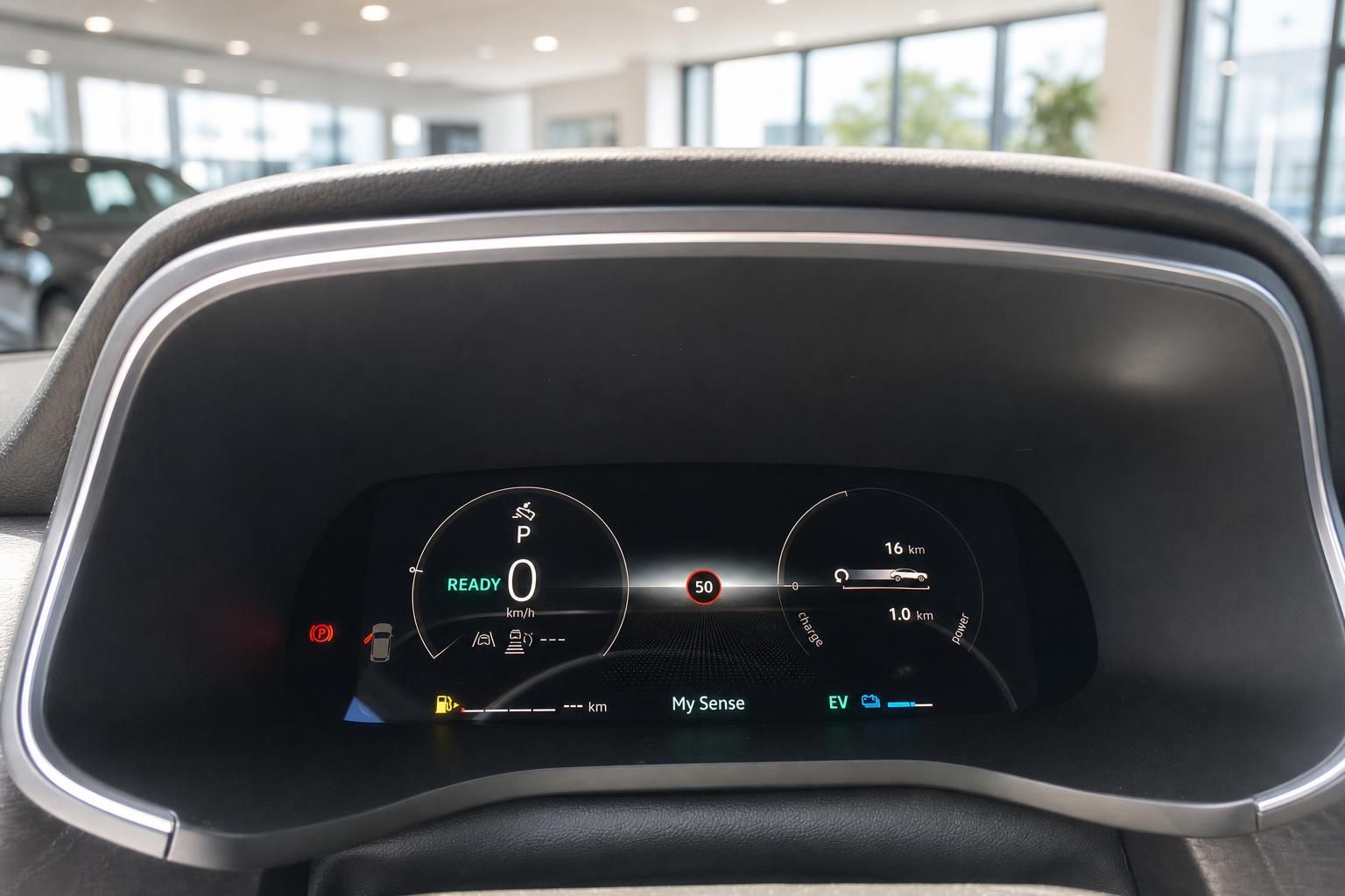Digitales Kombiinstrument mit Elektrofahrzeug-Anzeige im modernen PKW Cockpit