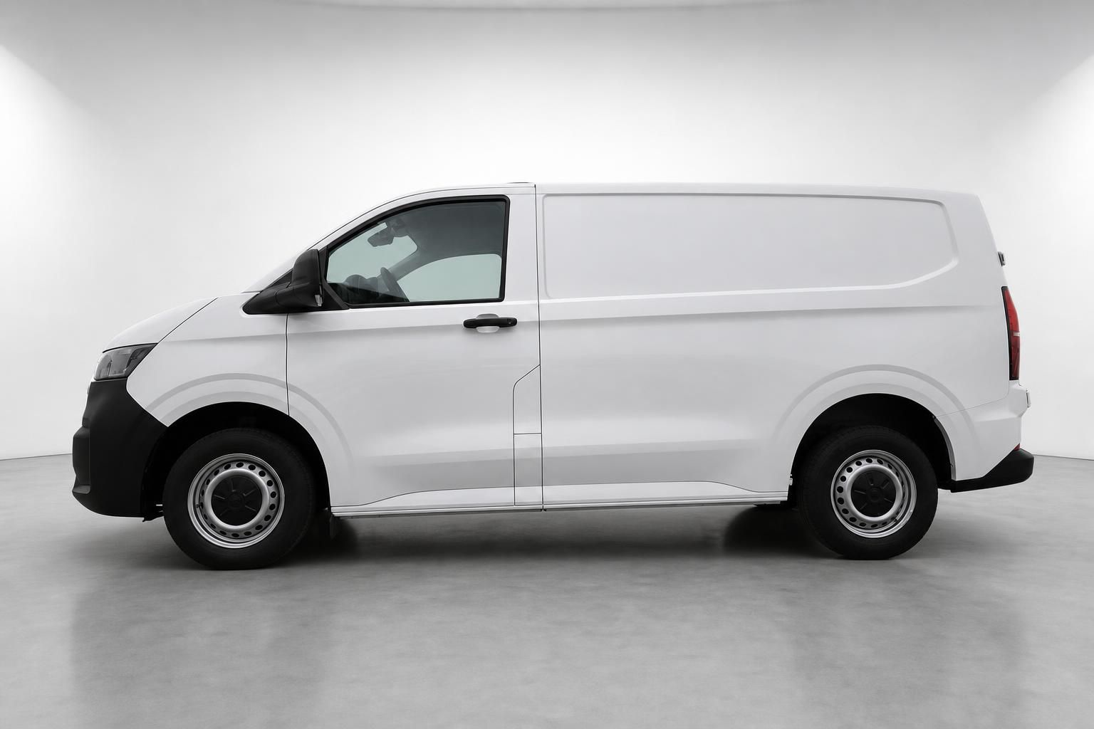 VW Transporter Kastenwagen weiß, Seitenansicht im Fotostudio