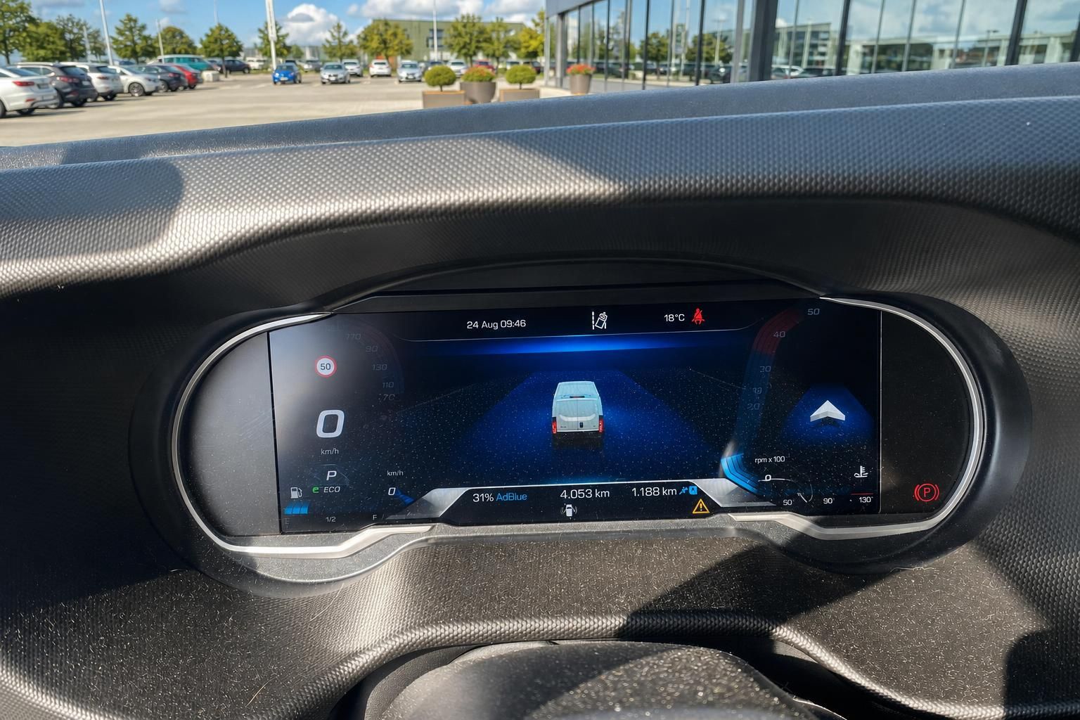IVECO Daily digitales Kombiinstrument mit Tacho und Fahrassistenzanzeige