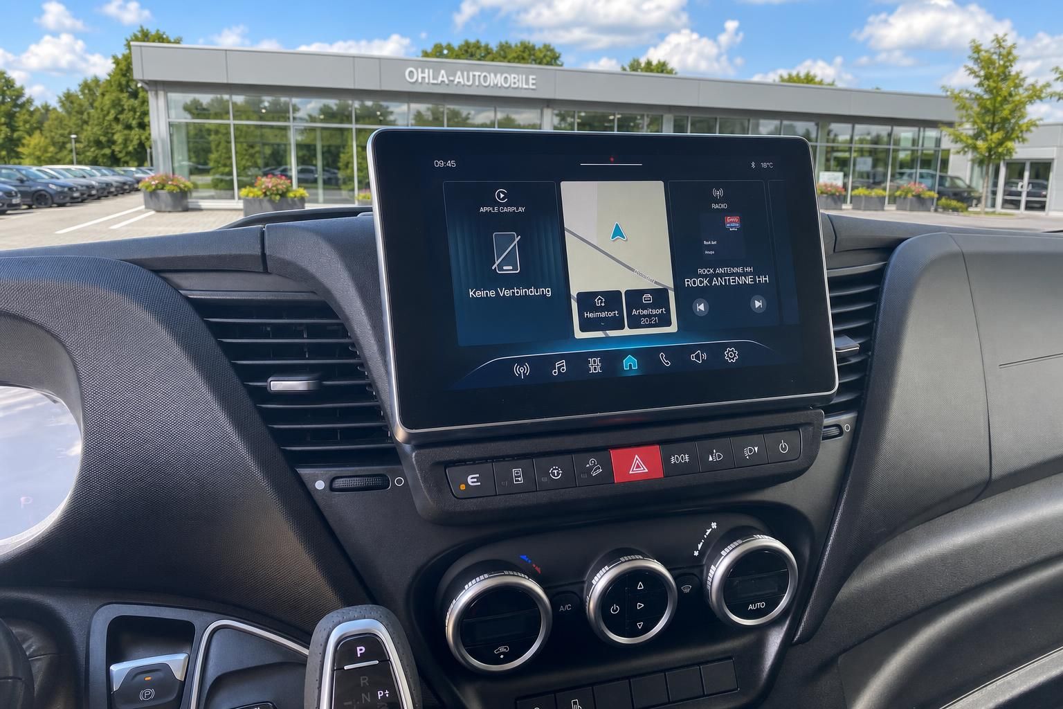 IVECO Daily Infotainmentsystem mit Navigation und Apple CarPlay im Cockpit