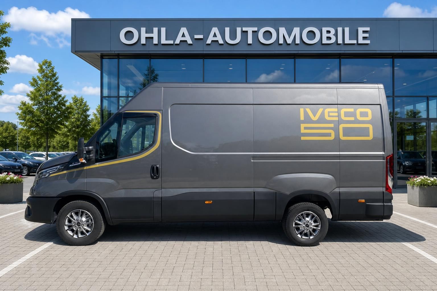IVECO Daily 50 Kastenwagen Seitenansicht in Grau bei Ohla-Automobile