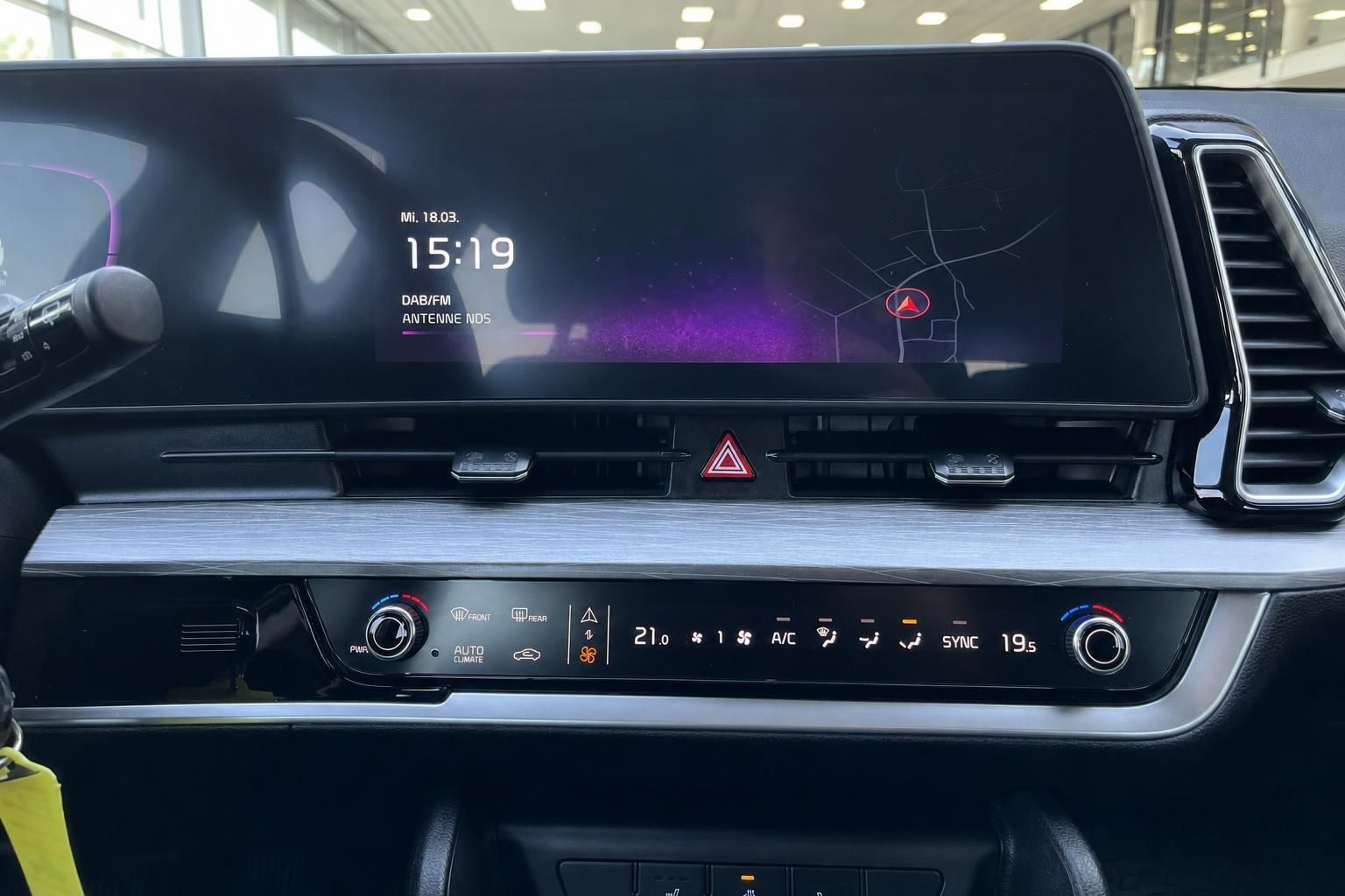 Kia Sportage Cockpit: Touchscreen mit Navigation und Klimasteuerung