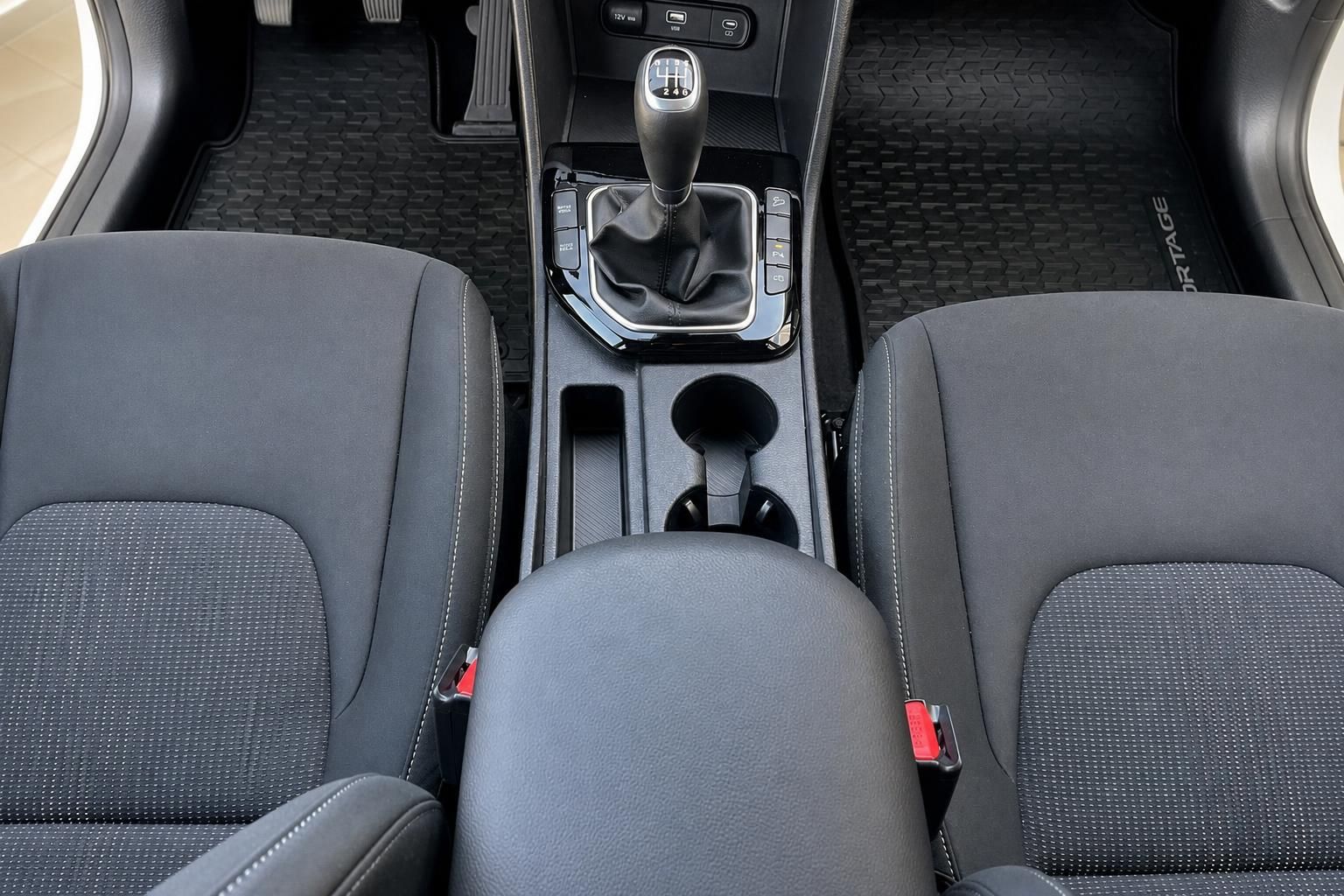 Kia Sportage Innenraum Mittelkonsole mit Schaltung und Sitzen