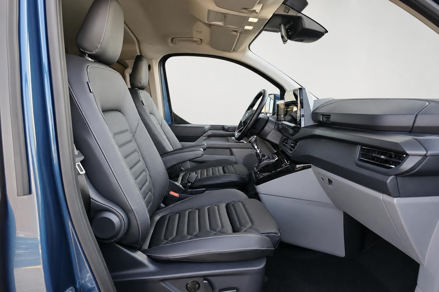 Ford Tourneo Custom Fahrerkabine mit Vordersitzen und Armaturenbrett