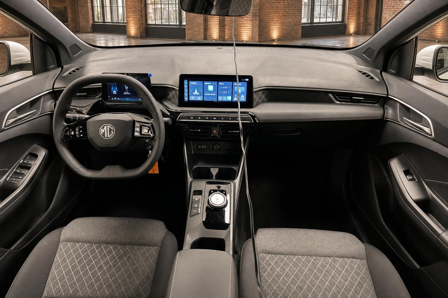 MG Cockpit Innenraum mit Lenkrad und Digitaldisplay
