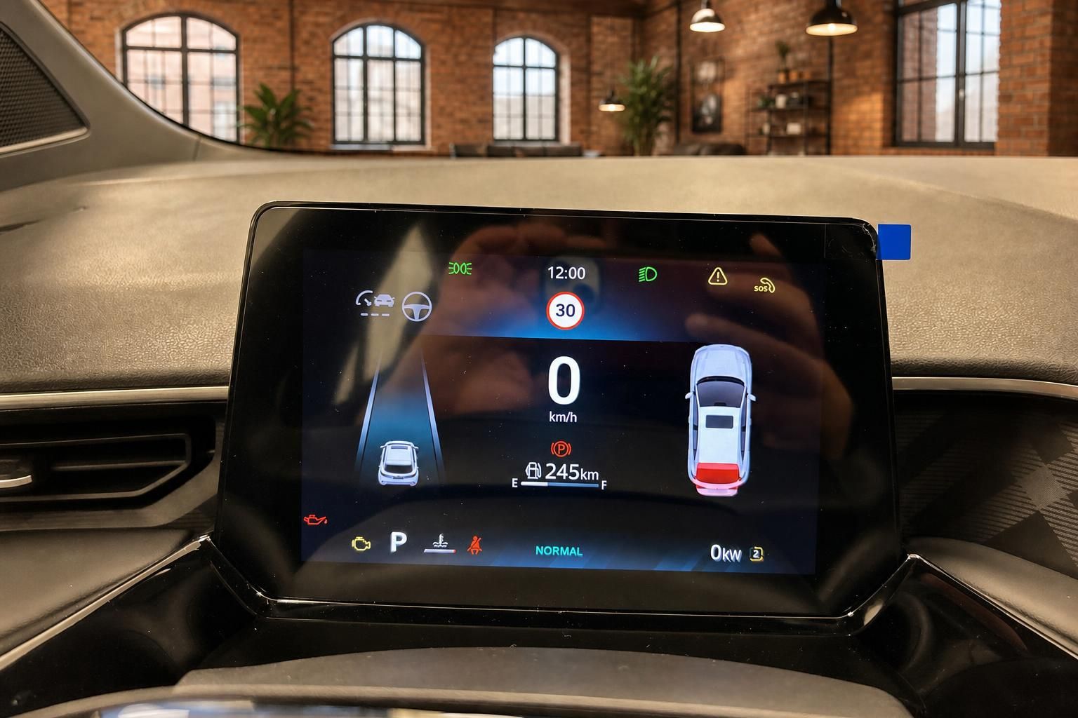 Digitales Kombiinstrument im MG Fahrzeug mit Fahrassistenzanzeige