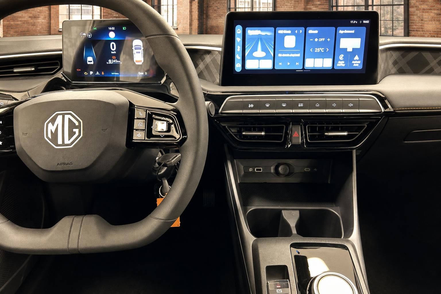 MG Innenraum mit Lenkrad Mittelkonsole und Touchscreen Display