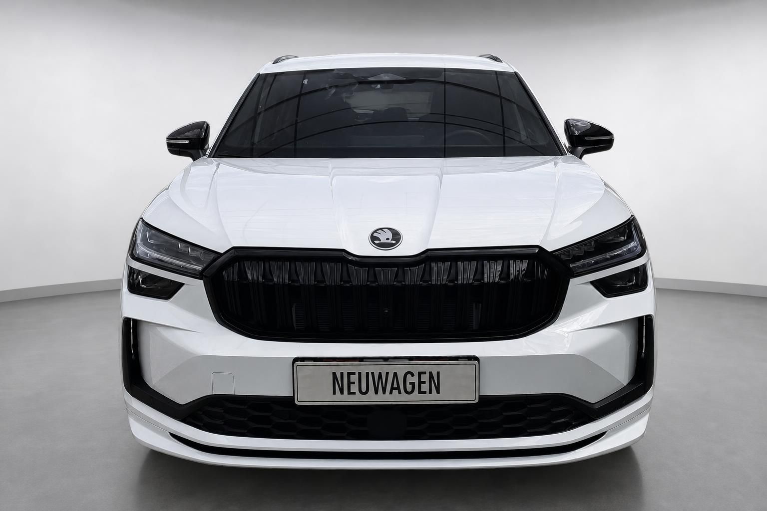 Skoda Kodiaq weiß Frontansicht Neuwagen mit Kennzeichenhalter
