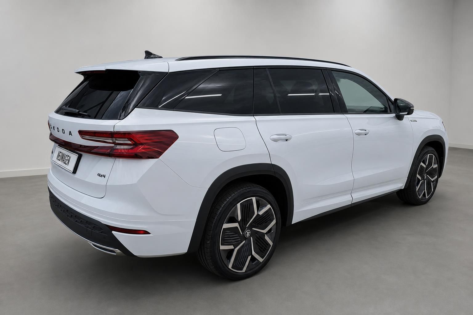 Skoda Kodiaq weiß Heck-Seitenansicht Neuwagen SUV