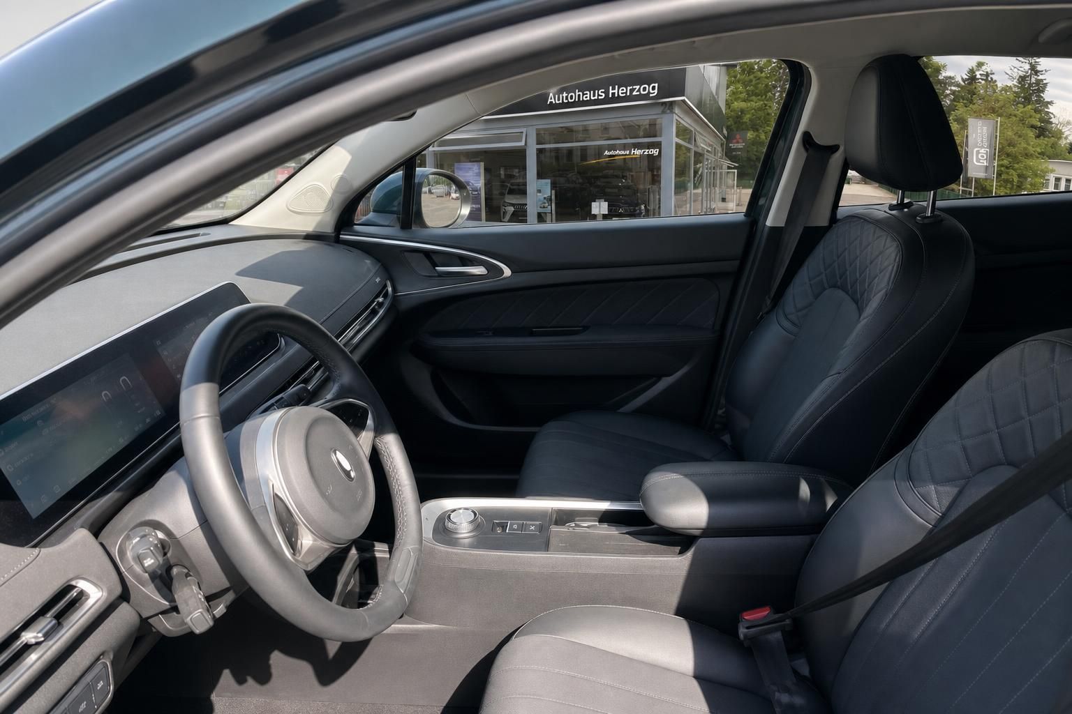 GWM Ora Innenraum Fahrersitz Lenkrad und Cockpit Detailansicht