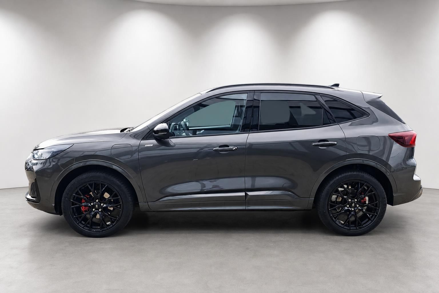 Ford Kuga SUV Seitenansicht in grau mit Sportfelgen