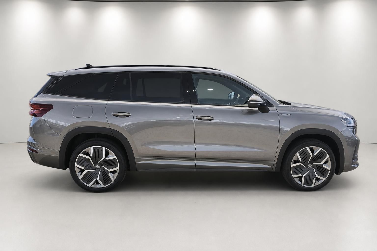 Skoda Kodiaq Hybrid SUV Seitenansicht in Beige