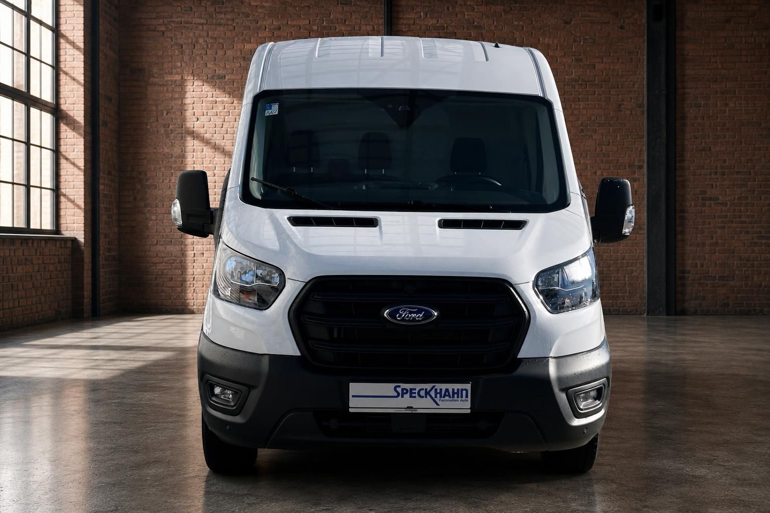 Ford Transit Kastenwagen weiß – Frontansicht mit Ford-Logo und Kennzeichenhalter Speckhahn