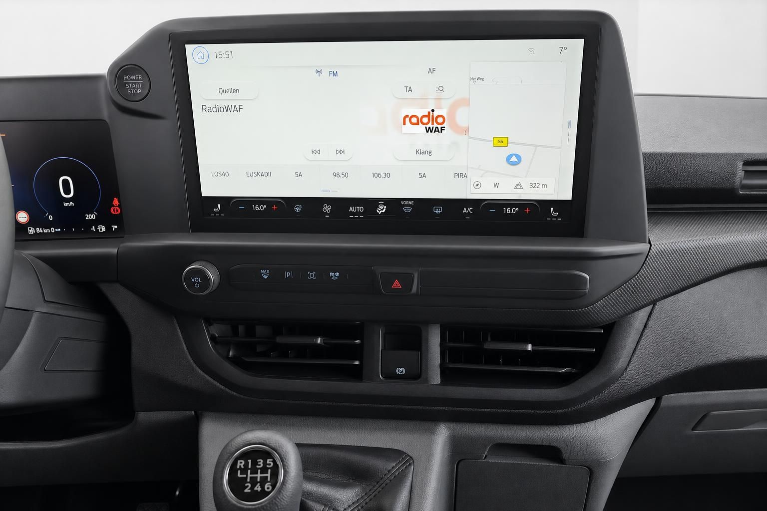 Ford Infotainment-Display mit Navigation und Radio im Detail
