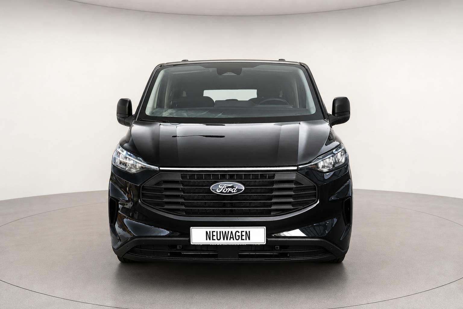 Ford Transit Custom schwarz, Van Frontansicht mit Ford Logo