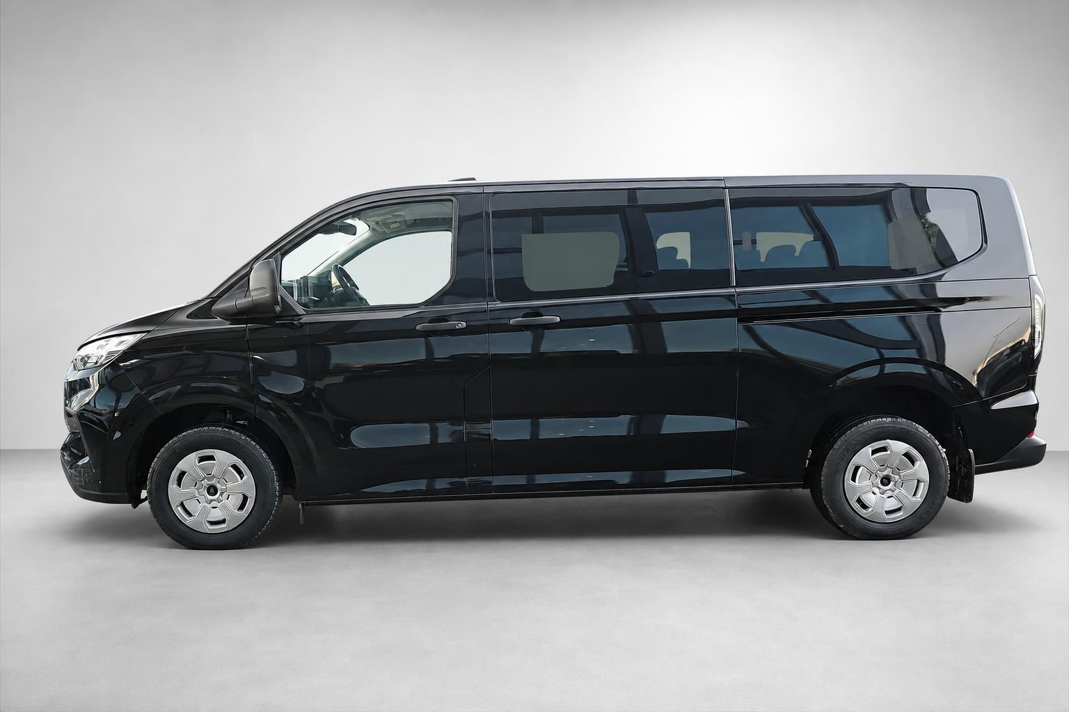 Ford Transit Custom schwarz, Van Seitenansicht komplett im Studio