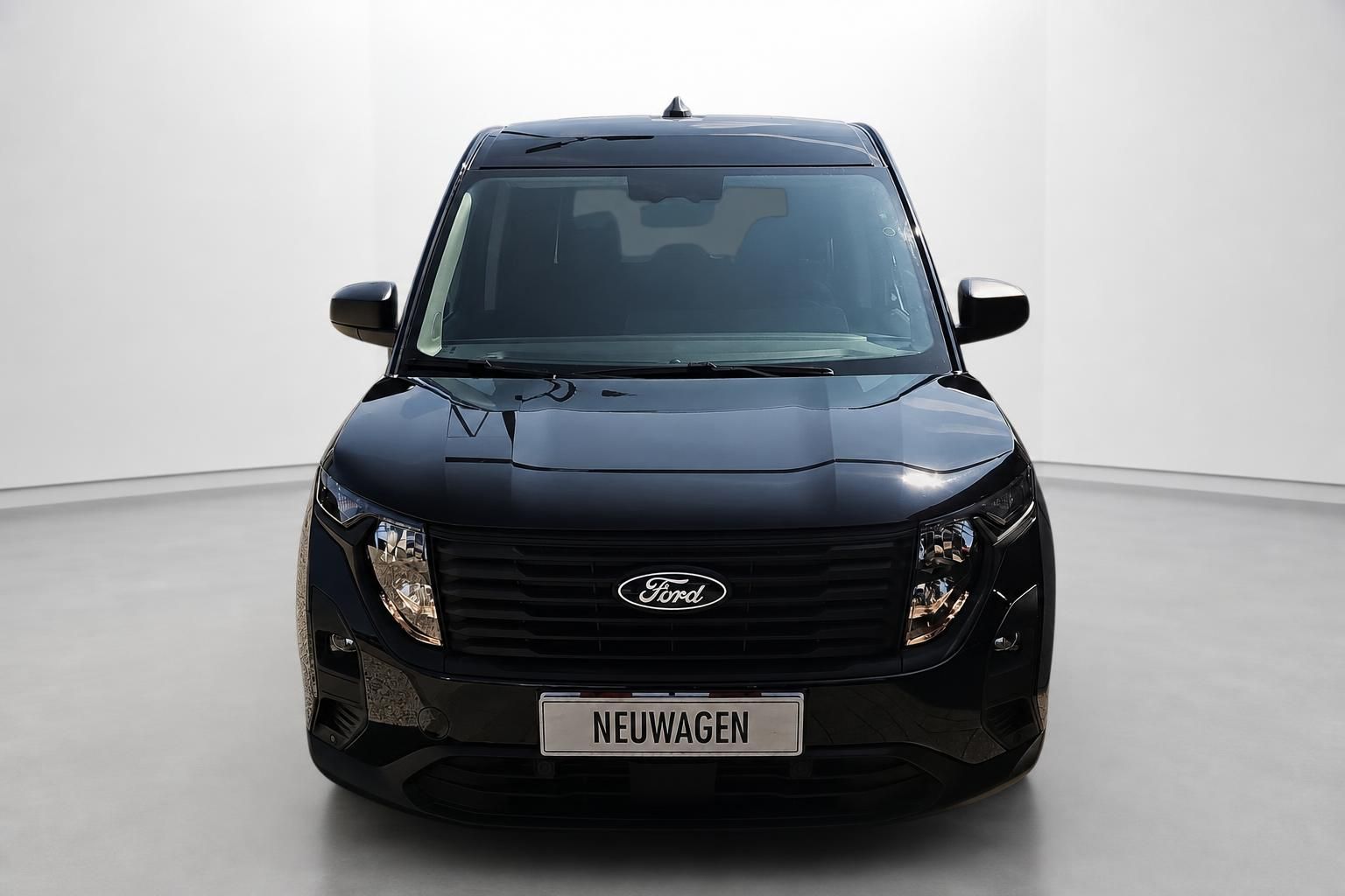 Ford Tourneo Schwarz Frontansicht Studio Neuwagen