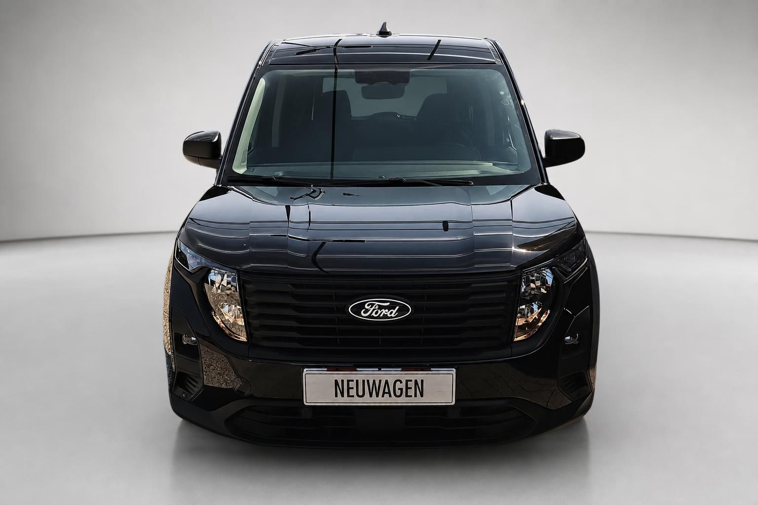 Ford Tourneo Courier schwarz Frontansicht Neuwagen Studio
