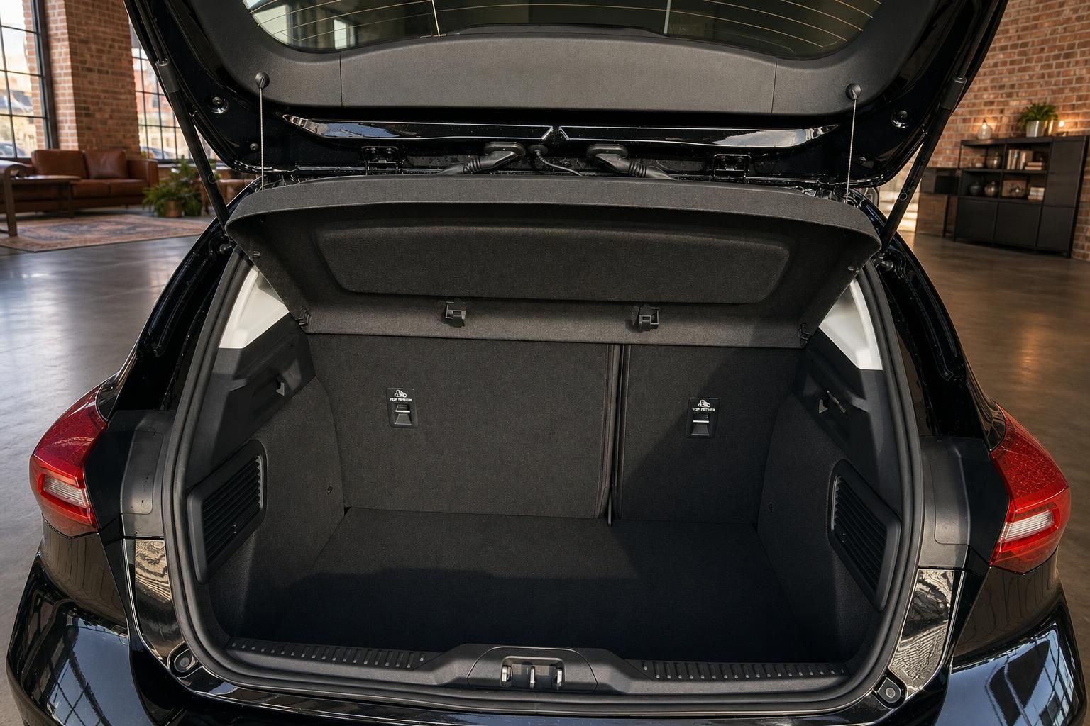 Ford Kofferraum geoeffnet mit viel Ladevolumen