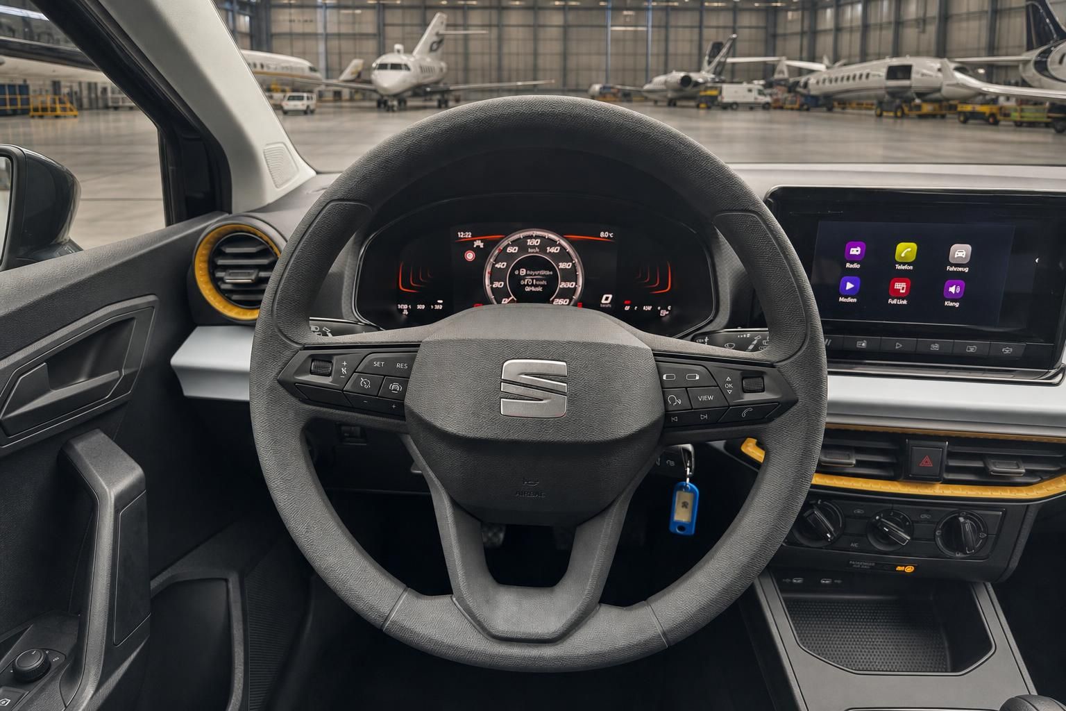SEAT Lenkrad mit Multifunktionstasten und digitalem Kombiinstrument