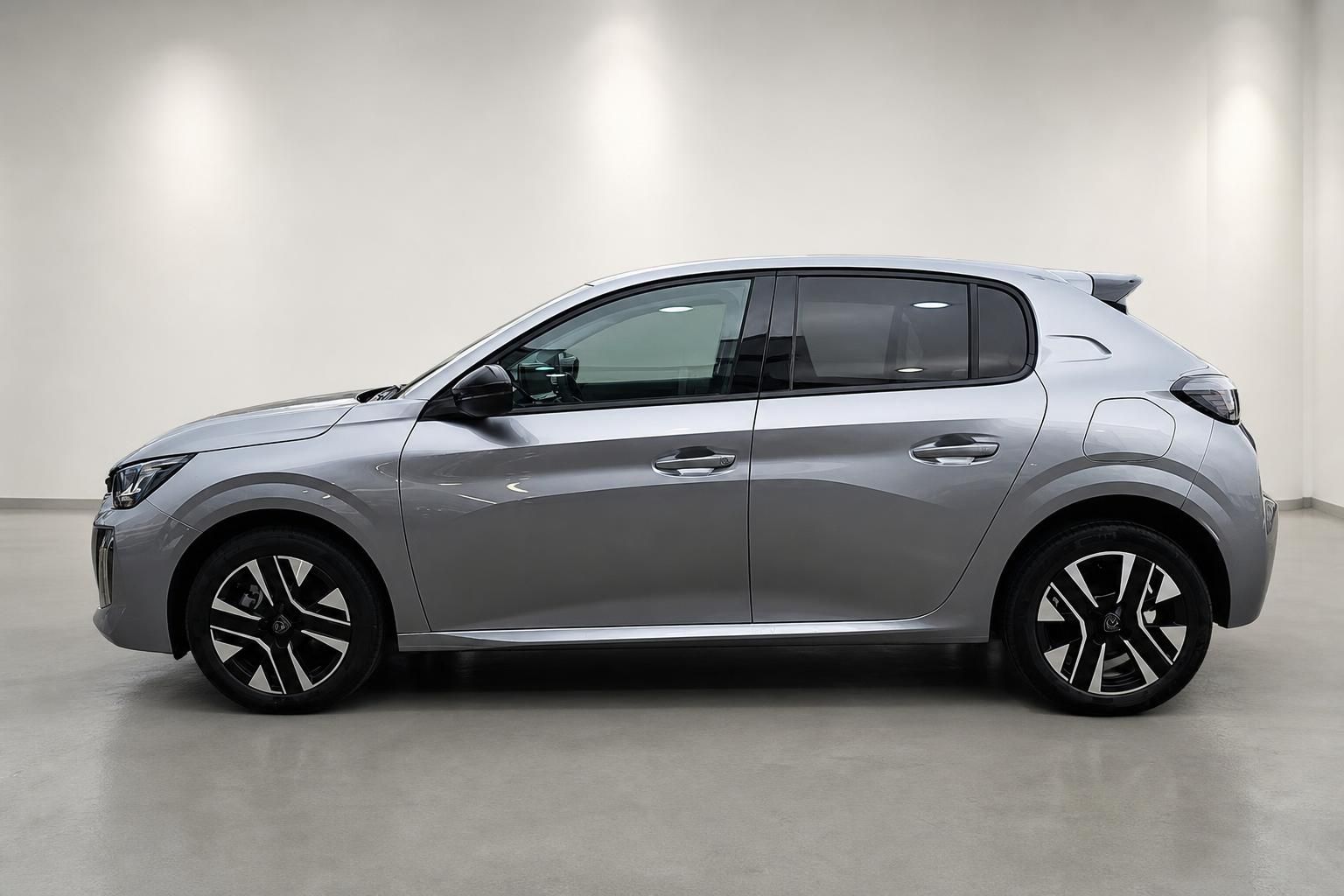 Peugeot 208 Silber – Seitenansicht im Profil, Studioaufnahme