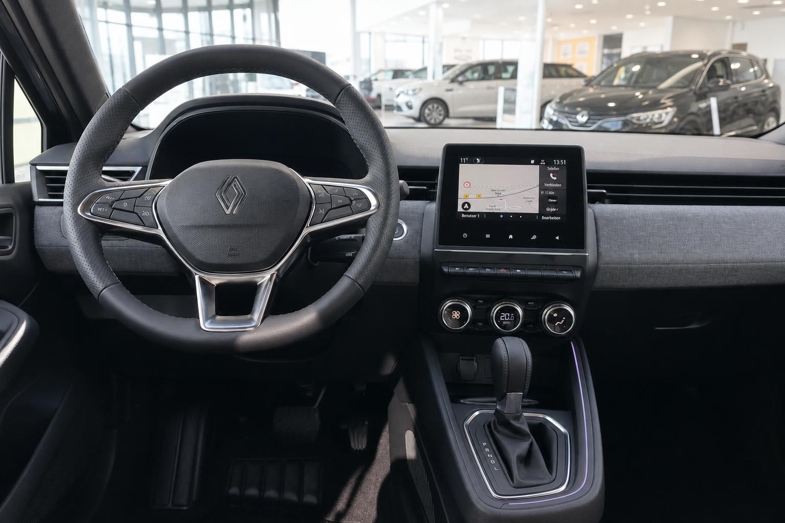 Renault Clio Cockpit - Lenkrad, Armaturenbrett und Touchscreen Infotainment System