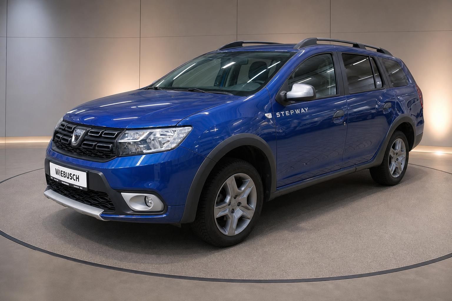 Dacia Logan MCV Stepway blau Frontansicht schräg links im Autohaus Wiebusch
